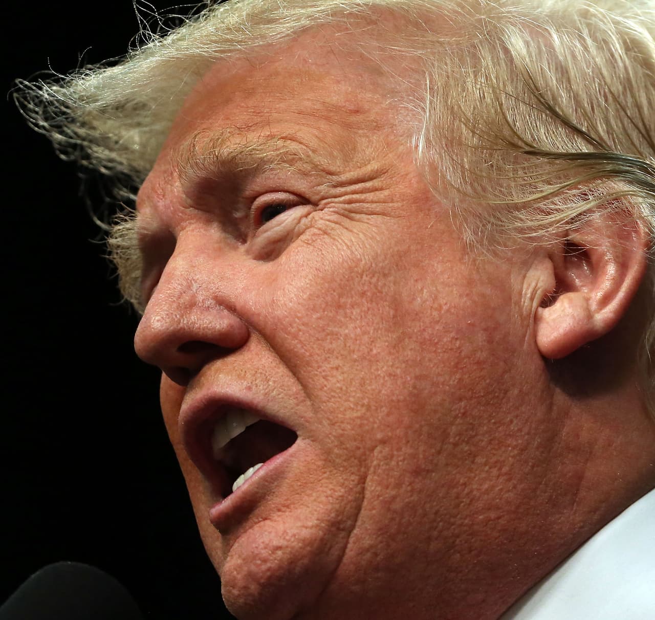 Donald Trump arremete contra juez hispano