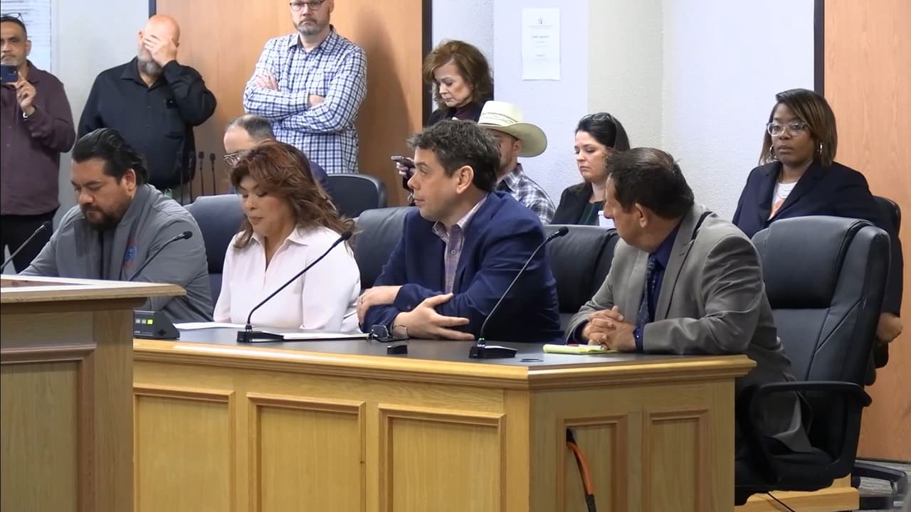 Empresarios, autoridades locales y miembros de la comunidad participaron en una audiencia pública del TxDMV en Austin para expresar su postura sobre cambios al registro vehicular.