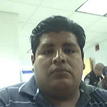 <h3 class="cms-H3-H3">Saúl Romero Rugerio </h3>
<br>
<br>Este mexicano es acusado de tráfico sexual, luego de que en agosto de 2008 una operación entre diversas agencias rescatara a 
<a href="https://www.ice.gov/most-wanted/romero-rugerio-saul" target="_blank">ocho mujeres que habían sido contrabandeandas y obligadas a prostituirse por él</a>, junto con otros de sus conspiradores.
<br>
<br>La investigación arrojó que la primera víctima de Saúl fue en 2007, cuando convenció a una mujer de mudarse con él a EEUU donde fue prostituida, además de que la violó en varias ocasiones. 
<br>
<br>