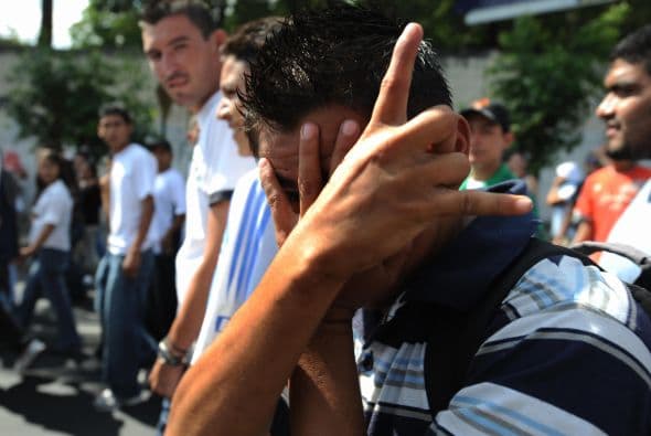 Una ley que penaliza la pertenencia y financiación de pandillas empezó a regir en El Salvador esta semana, después de que esas bandas obligaran al transporte a paralizar sus labores durante 72 horas para exigir que no se sancionara este instrumento jurídico.