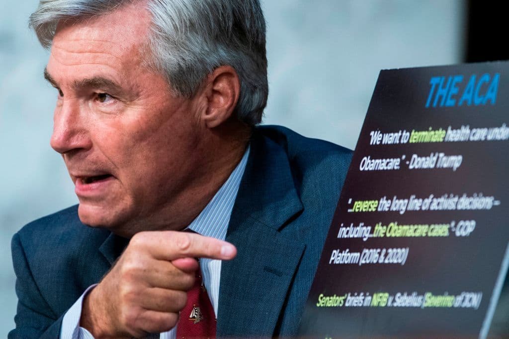 El senador demócrata Sheldon Whitehouse interviene durante la audiencia para confirmar a Amy Coney Barrett en la Corte Suprema, el 13 de octubre del 2020 en el Congreso.