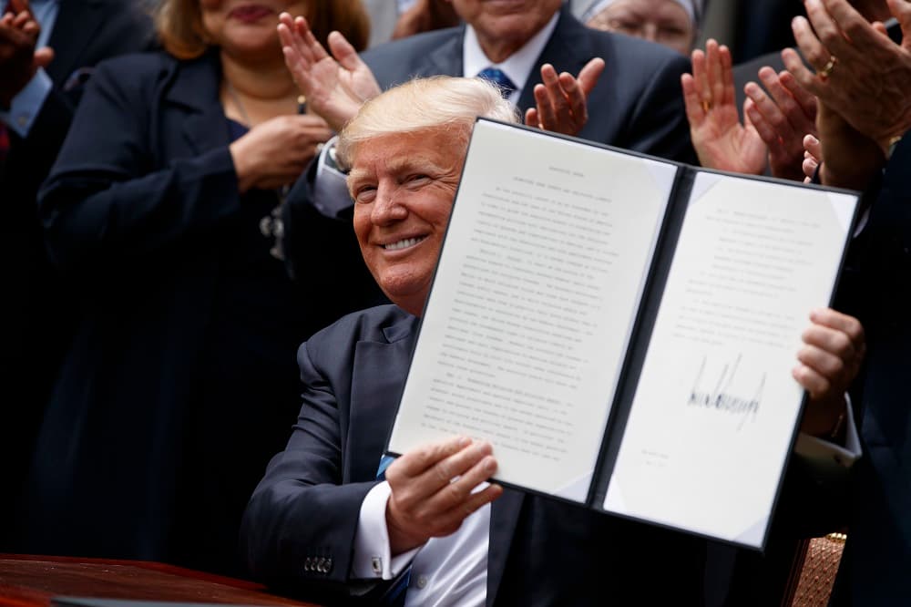 Qué esperar de "la avalancha" de decretos que Trump promete firmar el primer día en la Casa Blanca