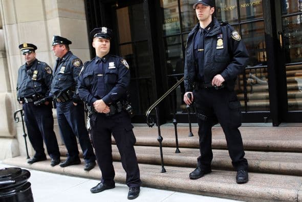 Dentro de los preparativos para el atentado, Nafis contactó con otro supuesto simpatizante de Al Qaeda que era en realidad un agente encubierto del FBI, y quien le suministro unos 450 kilos de una sustancia explosiva manipulada para ser inofensiva. El detenido se encargó de comprar los materiales para el detonador y de realizar las tareas de vigilancia sobre el lugar preciso en que iba a cometer el atentado.