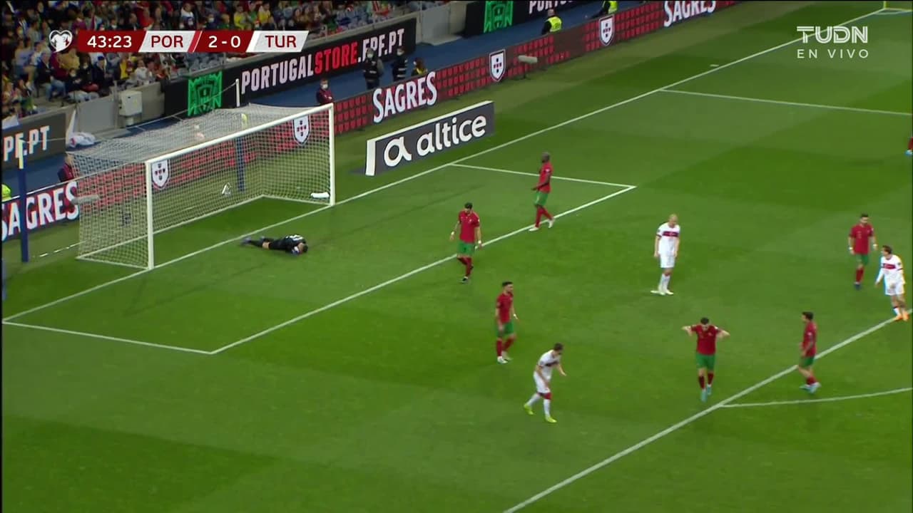 ¡TIRO ATAJADO! disparo por Muhammed Kerem Aktürkoglu.