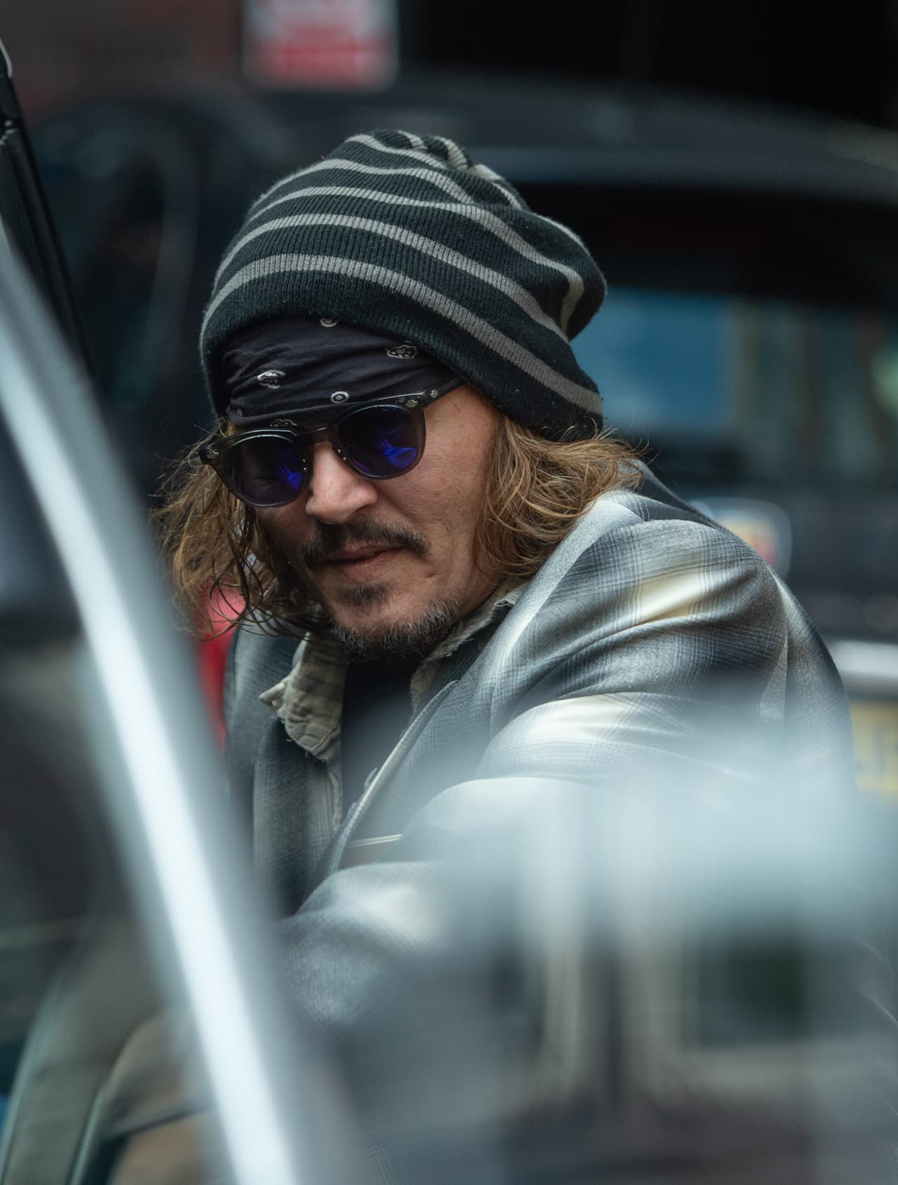 También 
<b>se le vio con el rostro abatido</b> mientras era sacado del Hotel Birmingham, pero ¿qué fue lo que sucedió? ¿por qué fue sacado de esa manera del lugar?
<br>