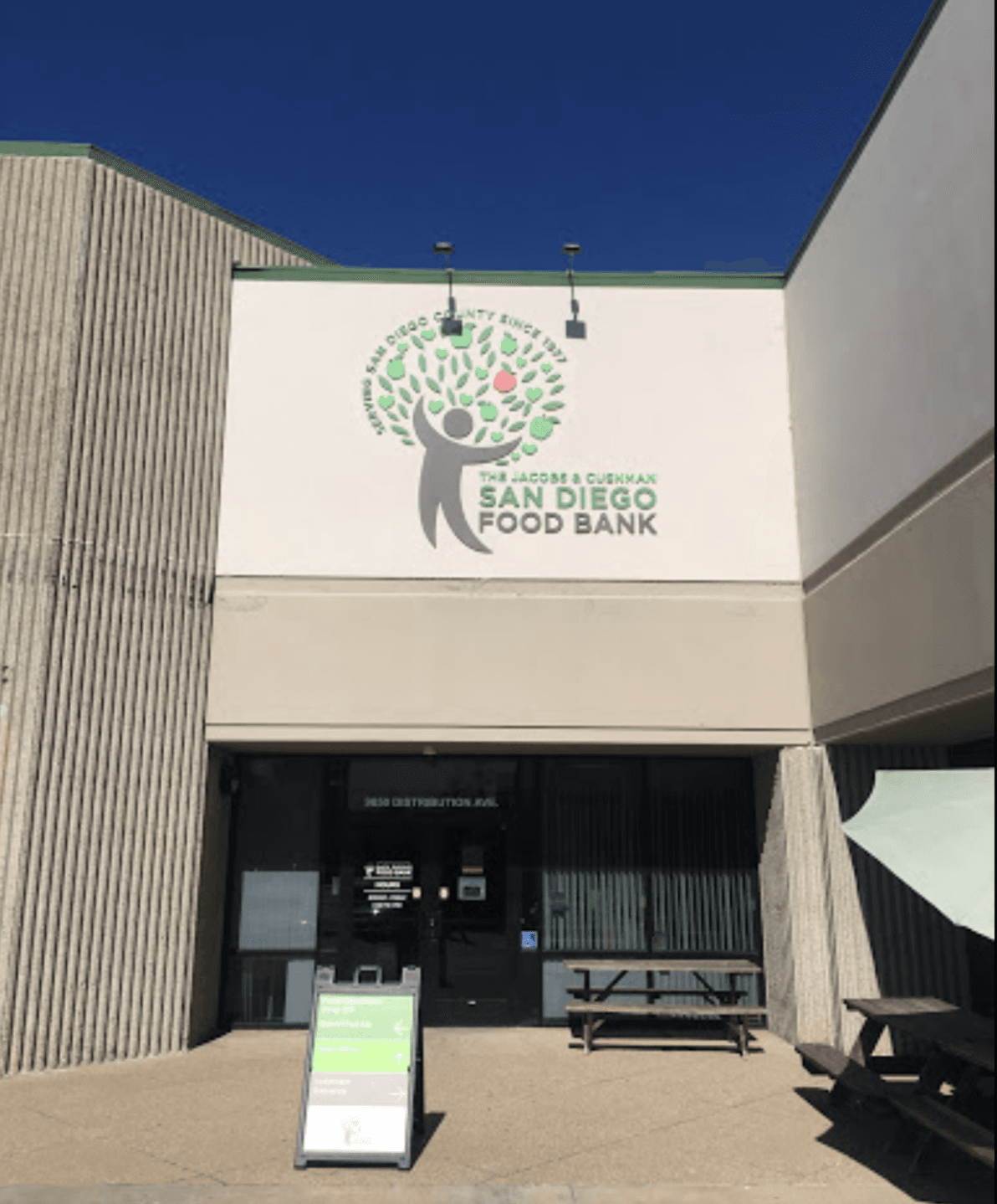 <b>San Diego Food Bank</b>
<br>Locación: 9850 Distribution Avenue, San Diego.
<br>Teléfono: 858-527-1419