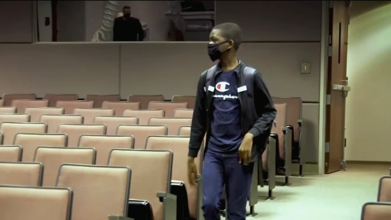 Caleb Anderson, el adolescente genio que estudia la universidad a los 13 años