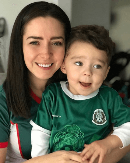 Previo al inicio del partido, Ariadne Díaz compartió esta imagen con su hijo Diego a la que agregó: "¡Vamos México!".