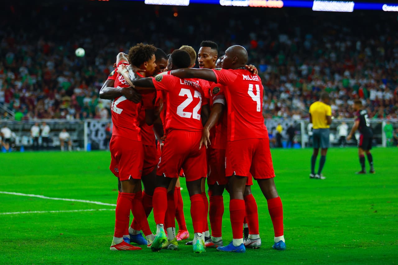 Orbelín pineda (45+2) y Héctor Herrera (90+8) se encargan de anotar en el sufrido triunfo de México 2-1 sobre a Canadá.