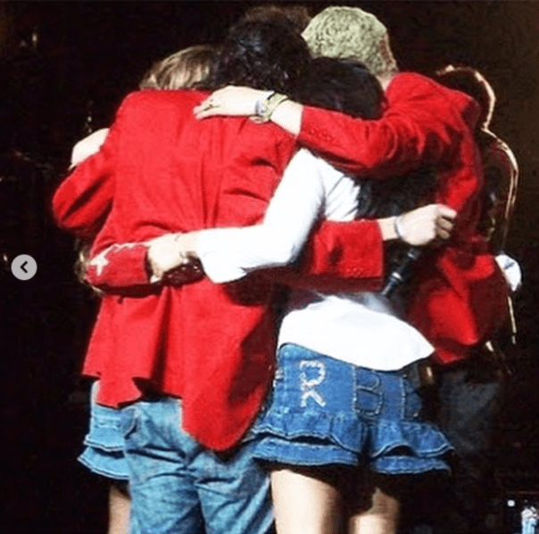 Christian Chávez acompañó la foto de su reencuentro con esta imagen del ayer en la que también se dieron un afectuoso abrazo.