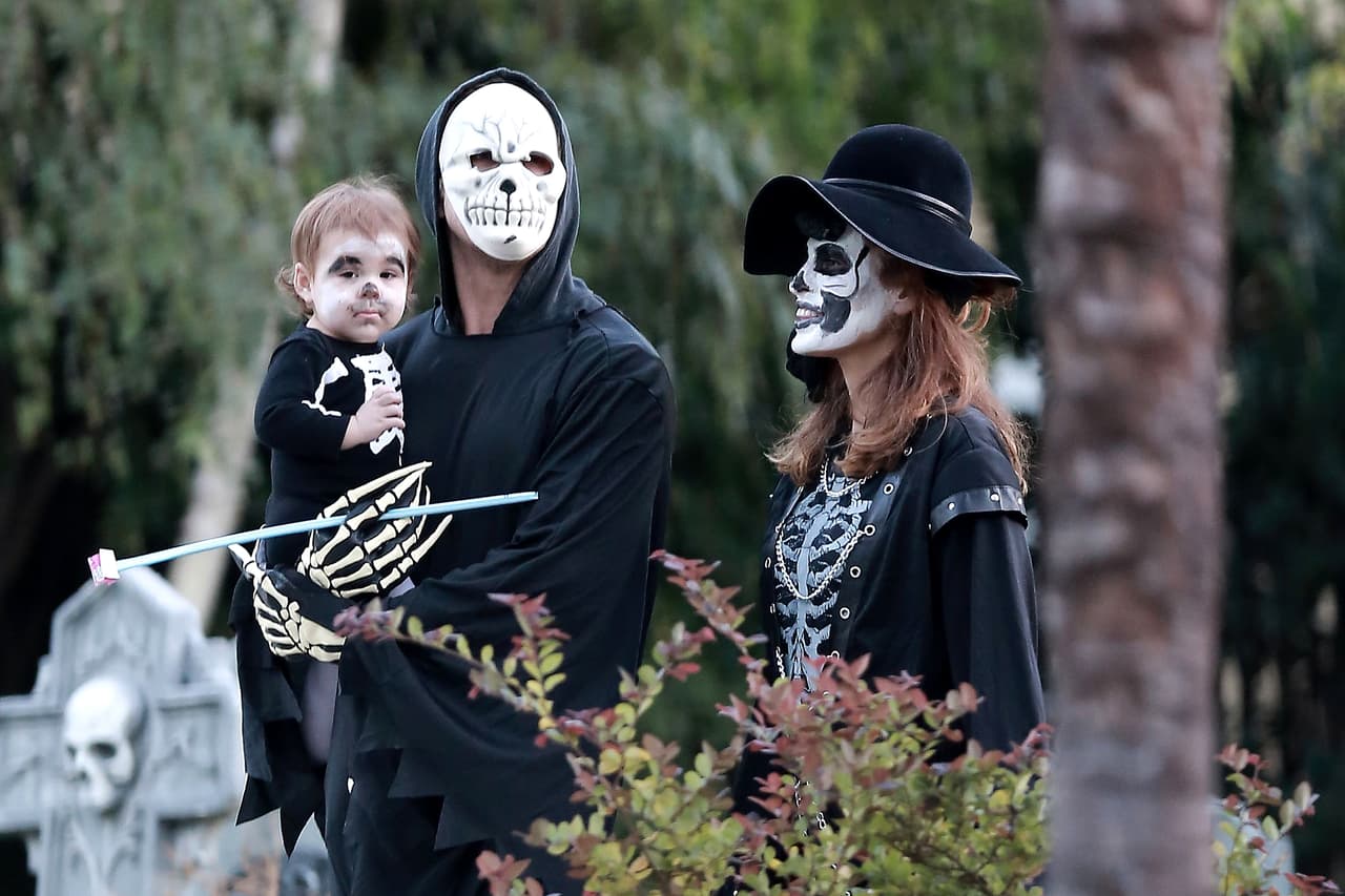Disfrazada de calavera en Halloween en noviembre de 2015, una de las primeras imágenes públicas de la pequeña Esmeralda.