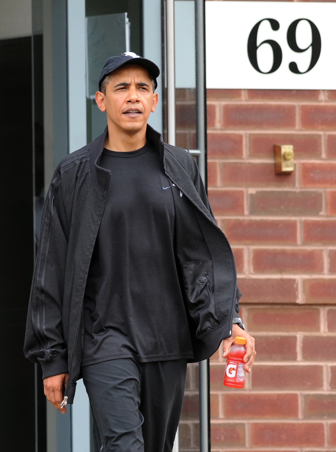 Es normal ver al expresidente junto a otros famosos pero la foto se volvió viral hace poco luego de que también otras celebridades la compartieran.