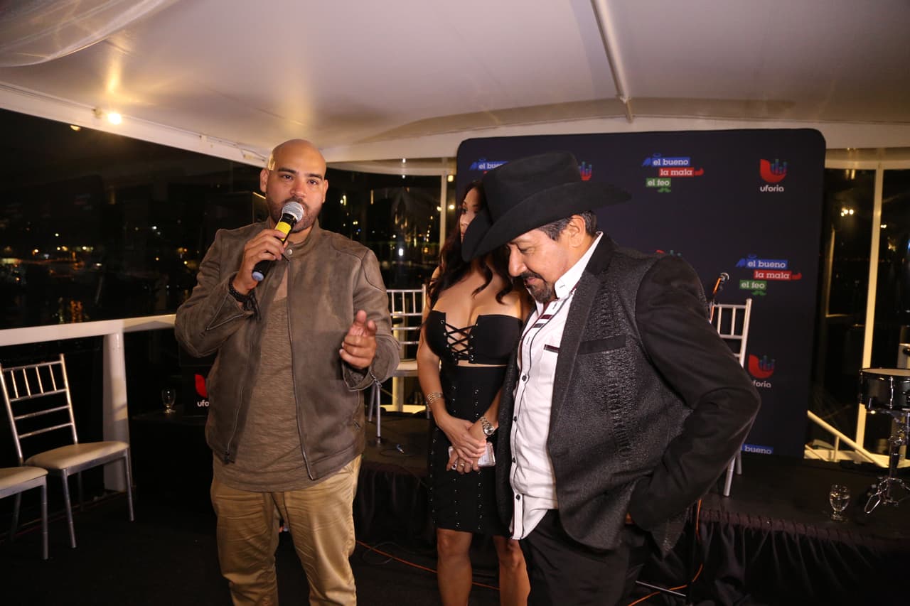 <b><a href="https://www.facebook.com/RaulElPelon/?fref=ts">Raúl 'El Pelón'</a></b>, 
<b><a href="https://www.facebook.com/carlamedranoo/?fref=ts">Carla Medrano </a></b>y 
<b><a href="https://www.facebook.com/andresmaldonadoelfeo/?fref=ts">El Feo</a></b> premiaron a sus oyentes con una noche inolvidable al lado de 
<b><a href="https://www.facebook.com/Calibre50Musica/?fref=ts">Calibre 50</a></b> en un bote privado.