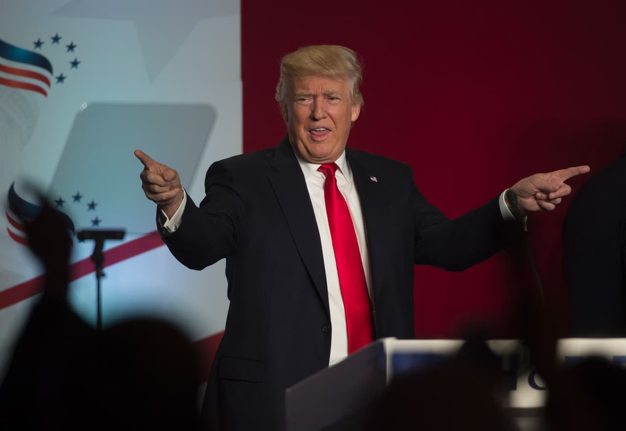 Trump hablará con el NRA sobre limitar venta de armas a sospechosos de terrorismo