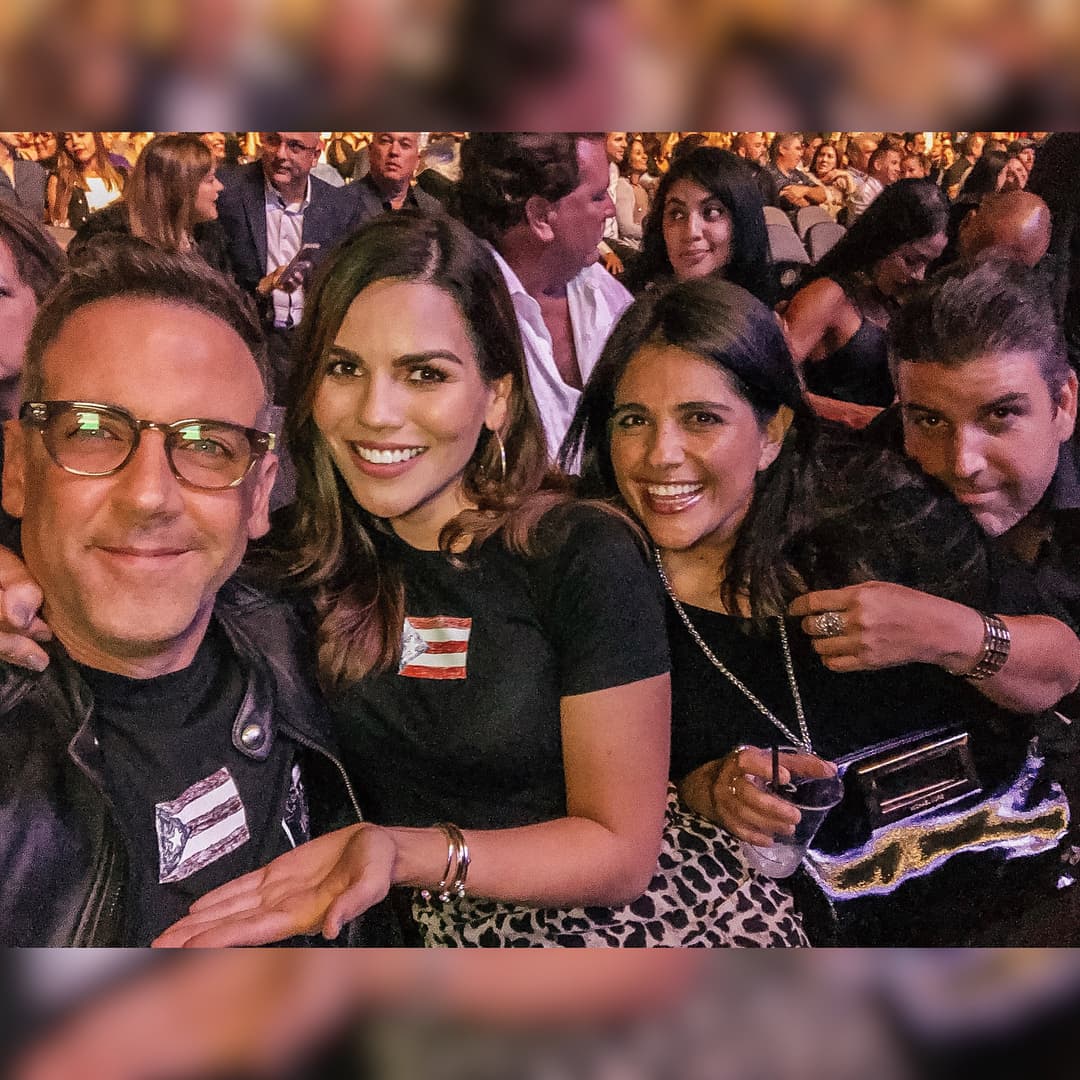 La
<b><a href="https://www.univision.com/shows/el-gordo-y-la-flaca/karina-banda-cae-en-la-trampa-de-el-gordo-asi-termina-confesando-que-desea-que-carlos-ponce-le-de-el-anillo-video">primera cita</a></b> de la pareja fue el 28 de mayo de 2018 y desde ese entonces fueron muy discretos con su relación ya que no deseaban dar
<b><a href="https://www.univision.com/shows/el-gordo-y-la-flaca/karina-banda-explica-por-que-no-habia-revelado-su-noviazgo-con-carlos-ponce-y-raul-le-responde-ironico-video">detalles de su vida</a></b> privada.