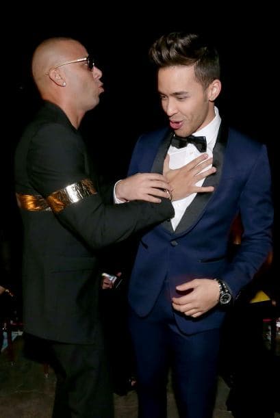 Una vez bajaban del escenario y durante la alfombra verde, se dieron la tarea de abrazarse, tomarse una que otra selfie y echarse uno que otro cuentito. ¡Y lo captamos todo!