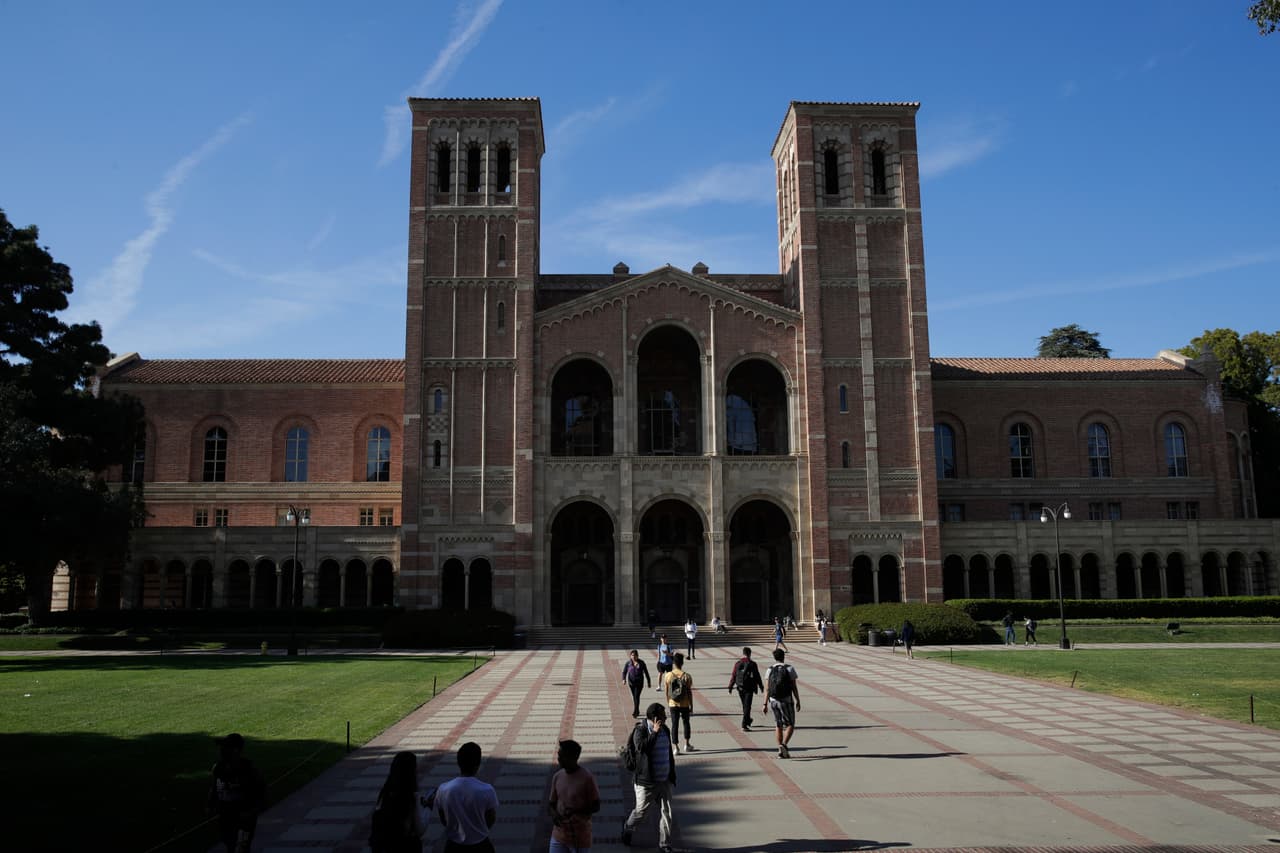 Declaran cuarentena en dos universidades de California por brote de sarampión