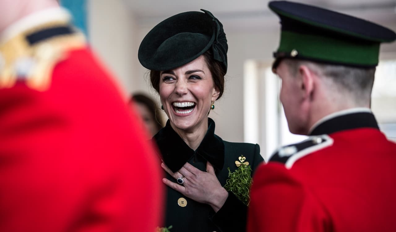 Kate y William con el Primer Batallón de las Guardias Irlandesas durante el Día de San Patricio, el viernes 17 de marzo, 2017.