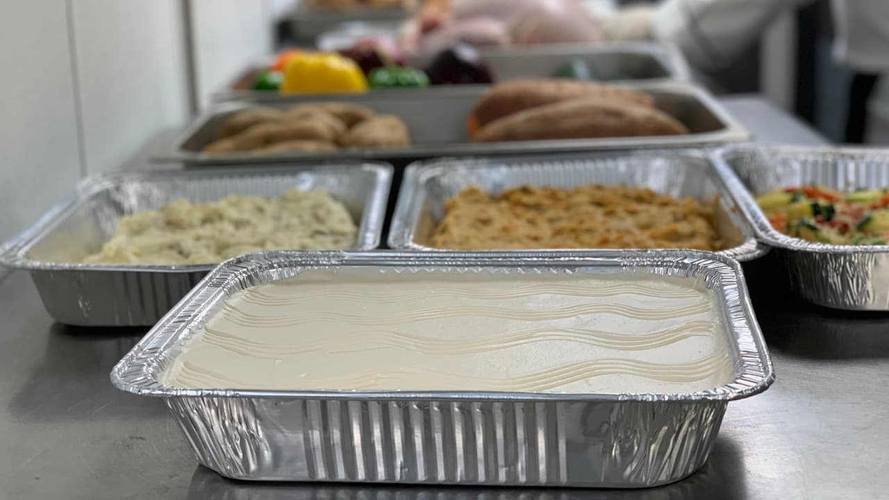 Luego que hayas descongelado el pavo lo puedes dejar en el refrigerador por uno a dos días antes de cocinarlo.