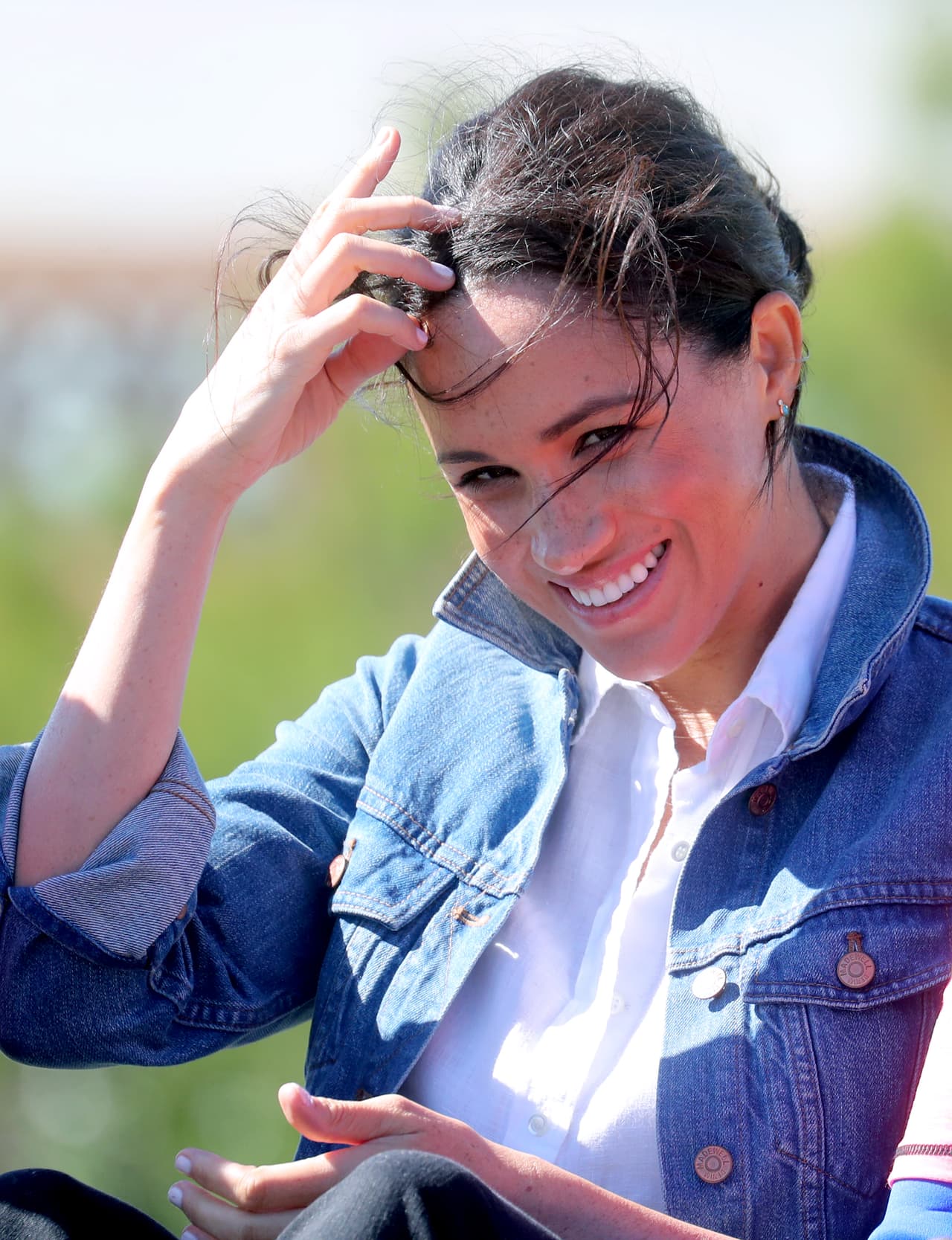 La organización Smart Works, la cual apoya a mujeres desempleadas dándoles las habilidades y la ropa que necesitan para sentirse listas para el trabajo, logró vestir a su cliente número 200 con artículos de la línea de ropa que la duquesa ayudó a diseñar.