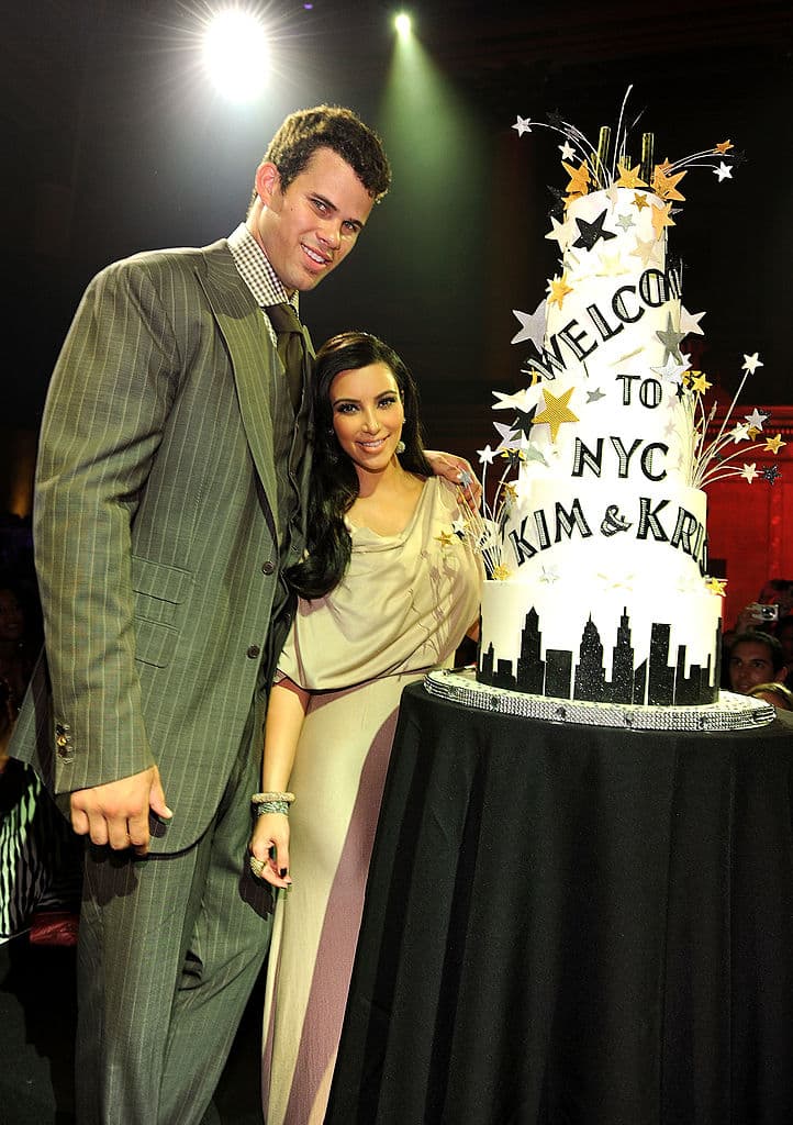 El 20 de agosto de 2011, 
<b><a href="https://www.univision.com/temas/kim-kardashian">Kim Kardashian y el basquetbolista de la NBA Kris Humphries se casaron</a></b> en una boda grabada y transmitida para el reality show ‘Keeping up with the Kardashian’.