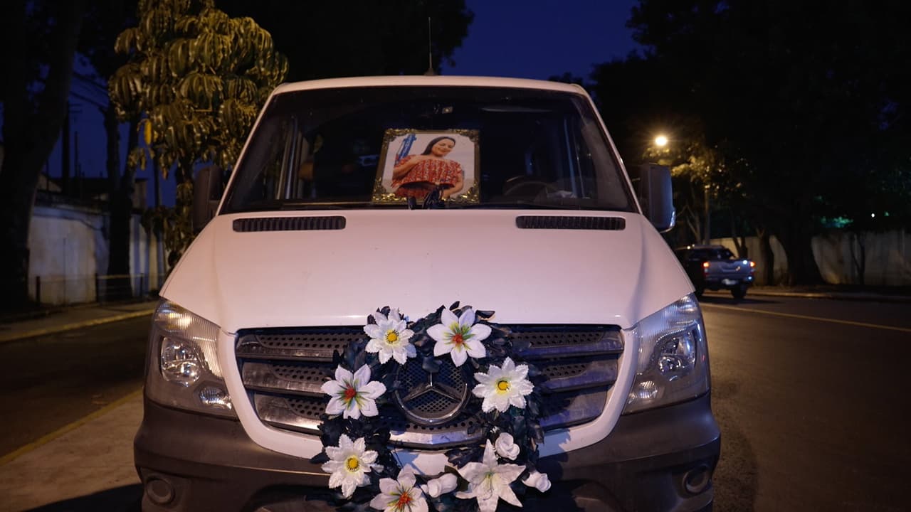 <a href="https://www.univision.com/local/chicago-wgbo/familia-guatemala-sospecha-mujer-hallada-villita-hija-reyna-cristina-ical-seb" target="_blank">La familia de Reyna</a> relató que la joven apenas tenía algunos meses trabajando en una empacadora, con el deseo de enviar dinero a la comunidad, en particular para la iglesia.