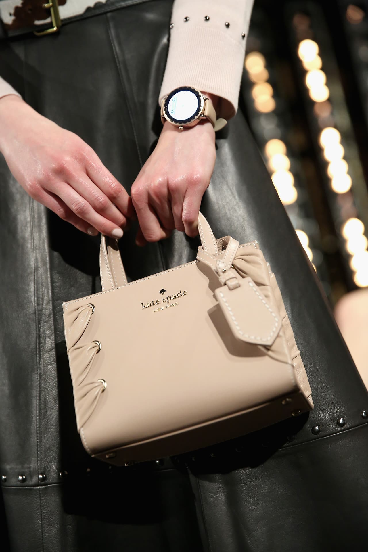 Aunque su compañía se popularizó con la línea de carteras, luego se extendió a otros productos como ropa y zapatos.