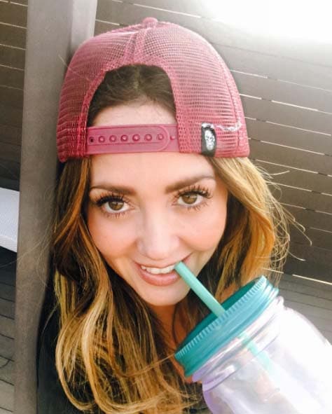 Andrea también se asegura de mantenerse bien hidratada y es que beber agua es fundamental para mantener la piel tersa y radiante.