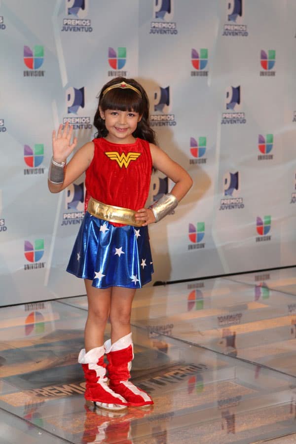 Esta pequeña mujer maravilla se robó el corazón de todos en Premios Juventud 2012.