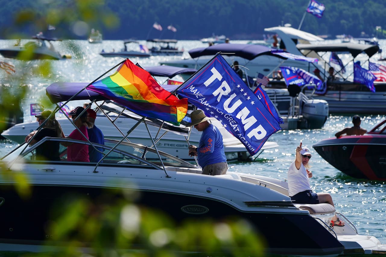 Dustin Melton, el bombero de Gainesville y residente de Cornelia que organizó el evento, estimó que entre 2,300 y 2,400 botes se presentaron para participar, según los casi 1,700 botes que respondieron a una solicitud de RVSP, así como los 500 a 600 botes que, según él, aparecieron.