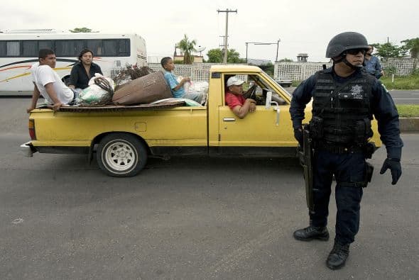 Ante estos hechos de violencia por lo menos 500 personas están comenzando a huir de sus comunidades y buscar refugio en un albergue instalado en un balneario local, informaron autoridades.