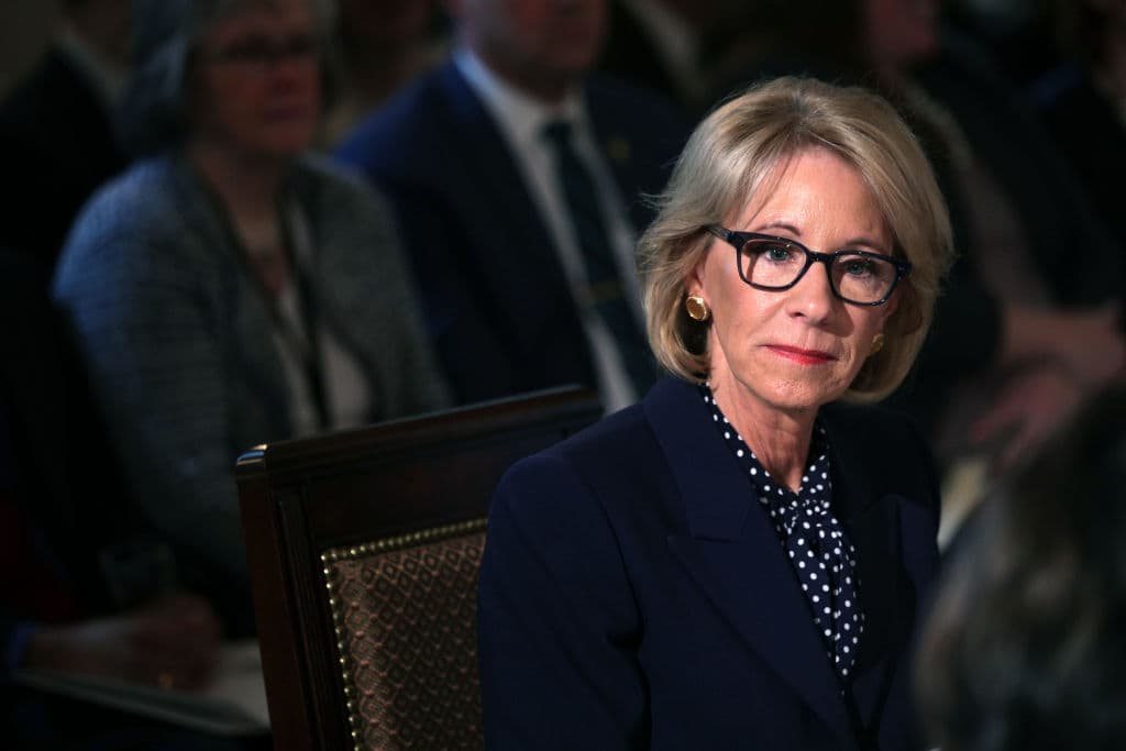 Tennessee aprobó un nuevo programa de vouchers escolares pero DeVos no dice si los indocumentados pueden usarlo