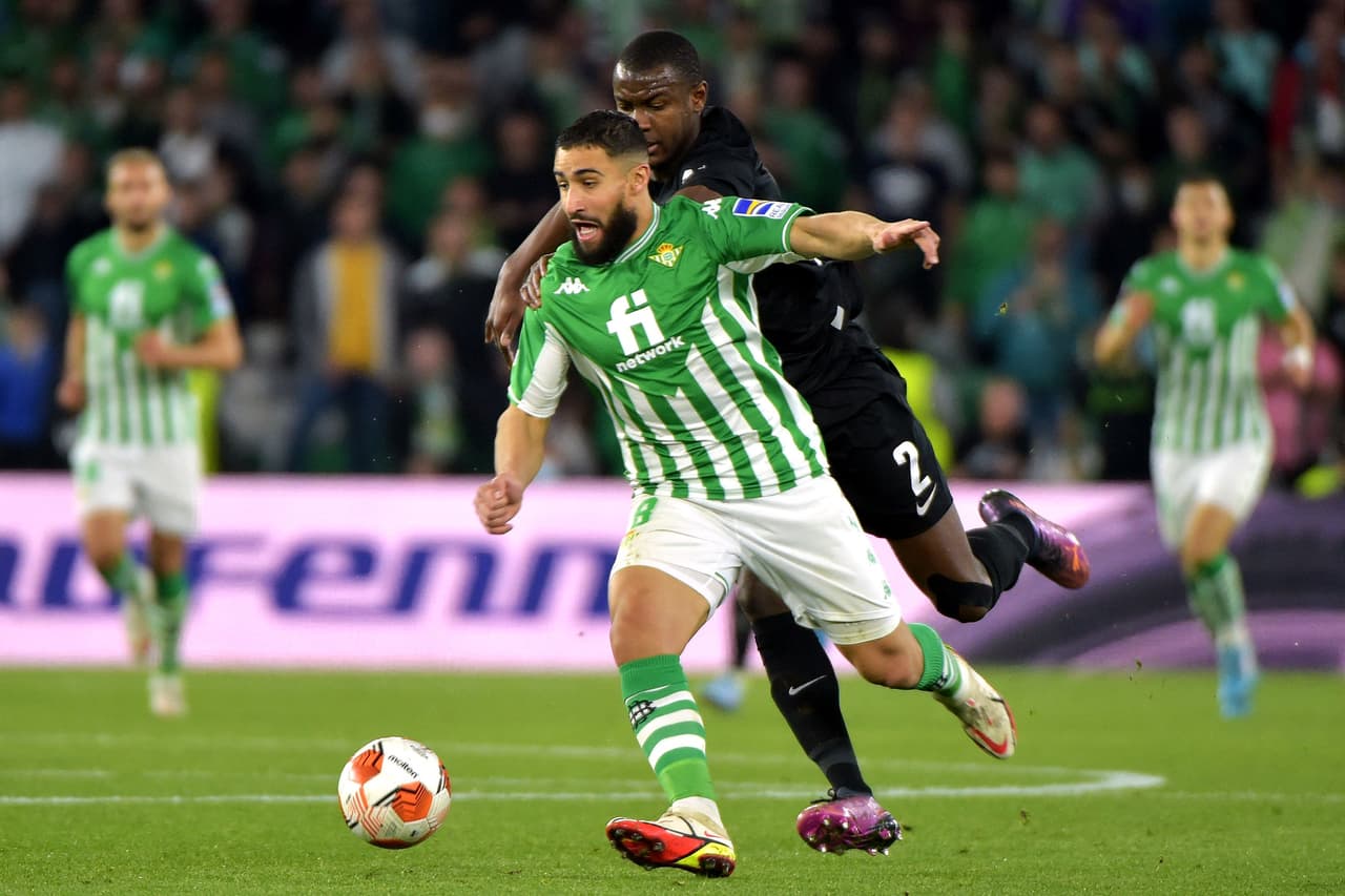 Betis pudo perder por marcador más abultado ante Eintrach Frankfurt; Lainez y Guardado no vieron acción. Lyon derrotó a Porto de visita con gol de Lucas Paquetá