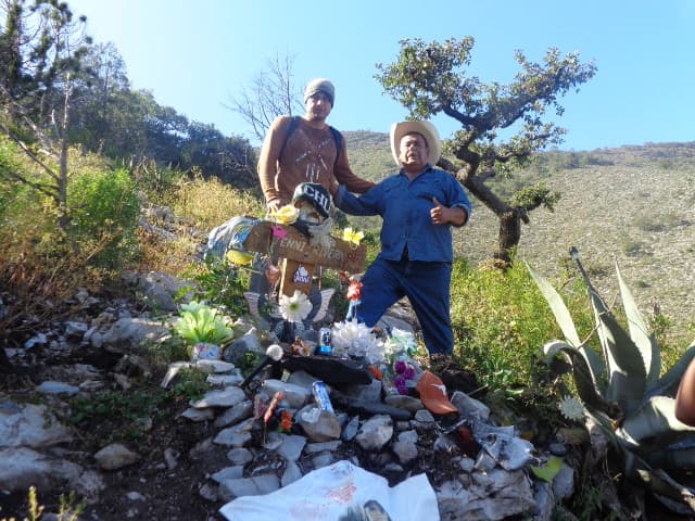 “Todos sentíamos la presencia de un ser divino, cuando íbamos, íbamos con una actitud y cuando regresamos, íbamos llenos de alegría, de júbilo, una energía muy positiva que se sentía ahí”, 
<a href="http://www.univision.com/entretenimiento/locutor-que-visito-el-lugar-del-accidente-de-jenni-rivera-relata-su-experiencia-video">expresó Jesse Lechuga en entrevista.</a>