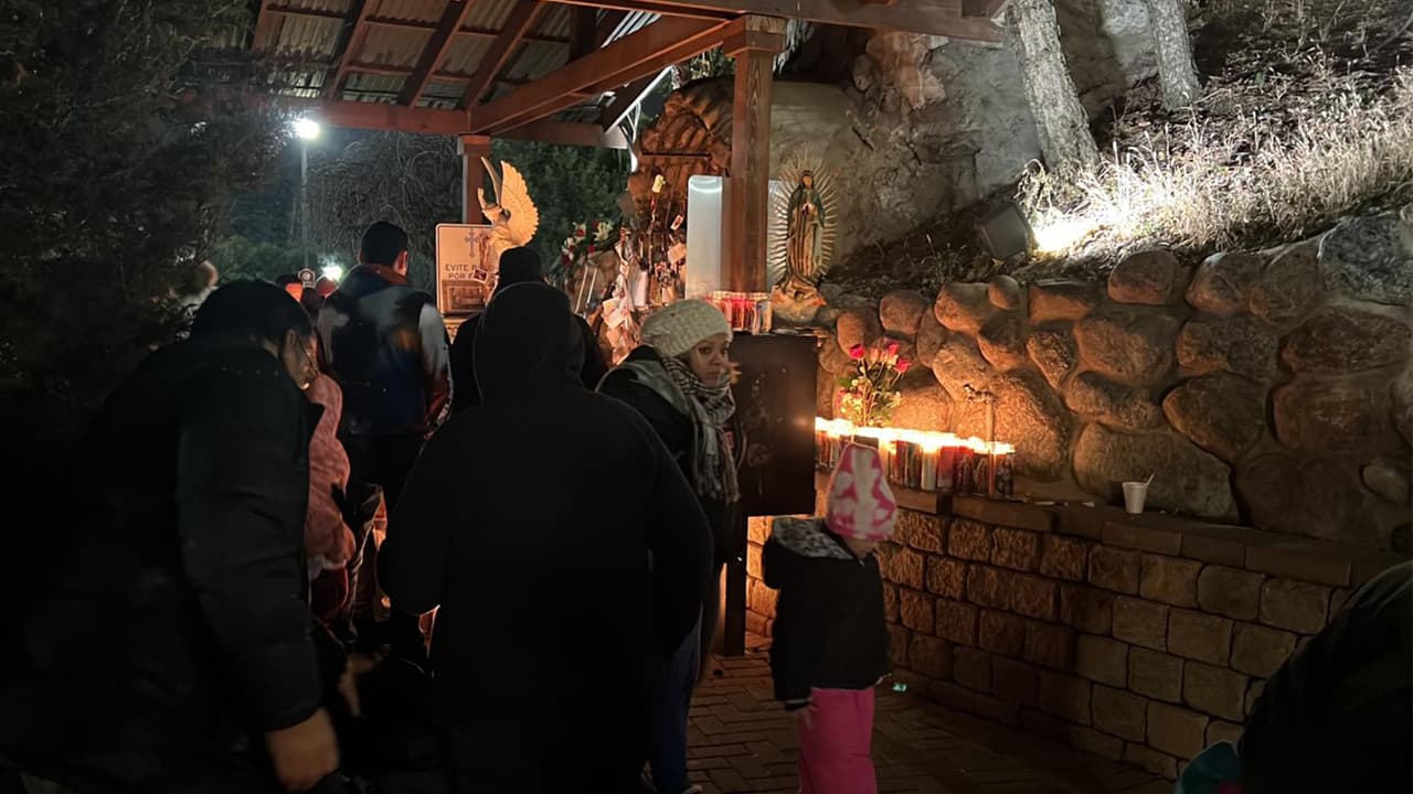 Autoridades del Santuario hicieron un llamado a los fieles a celebrar a la Virgen con respeto y en orden. Para ello, emitieron una serie de
<a href="https://www.univision.com/local/chicago-wgbo/planea-visita-celebracion-virgen-guadalupe-des-plaines-cerrito-tepeyac" target="_blank">recomendaciones y reglas</a>.