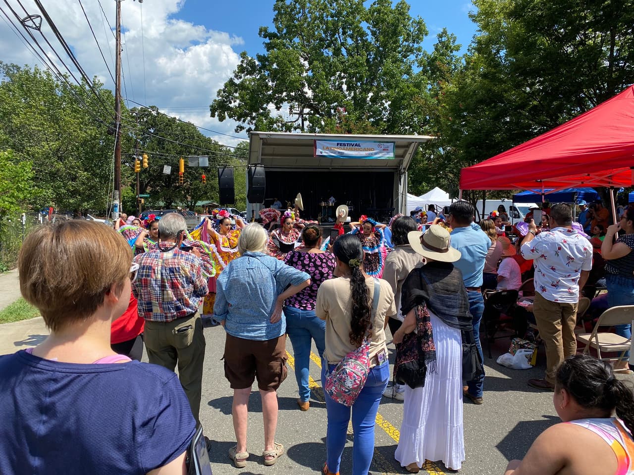 El evento se llevará a cabo este domingo 27 de agosto y el punto de encuentro será en el 
<a href="https://goo.gl/maps/HXe2cbf8LNG5eeQ8A"><b>201 W Weaver St, Carrboro, NC 27510-2019</b></a>, entre N. Greensboro St y Lindsay St.