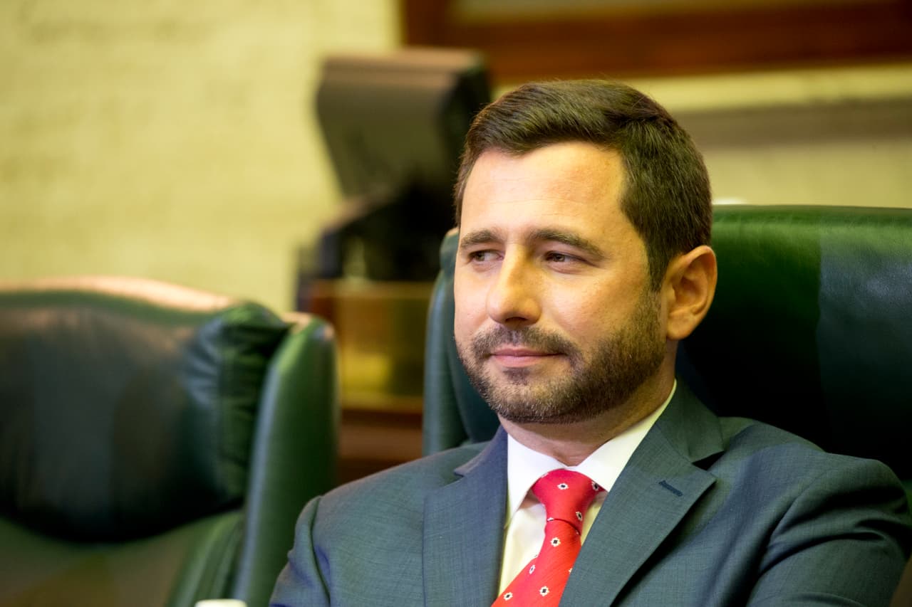 Emplezan al Partido Demócrata a "no guardar silencio" sobre los actos de Rosselló