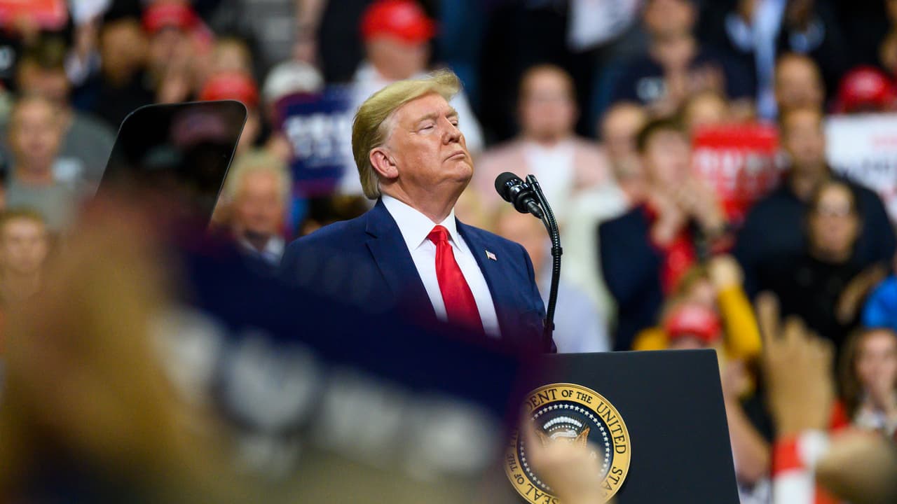 El Presidente Donald Trump llega a Chicago en su primera visita oficial a la ciudad