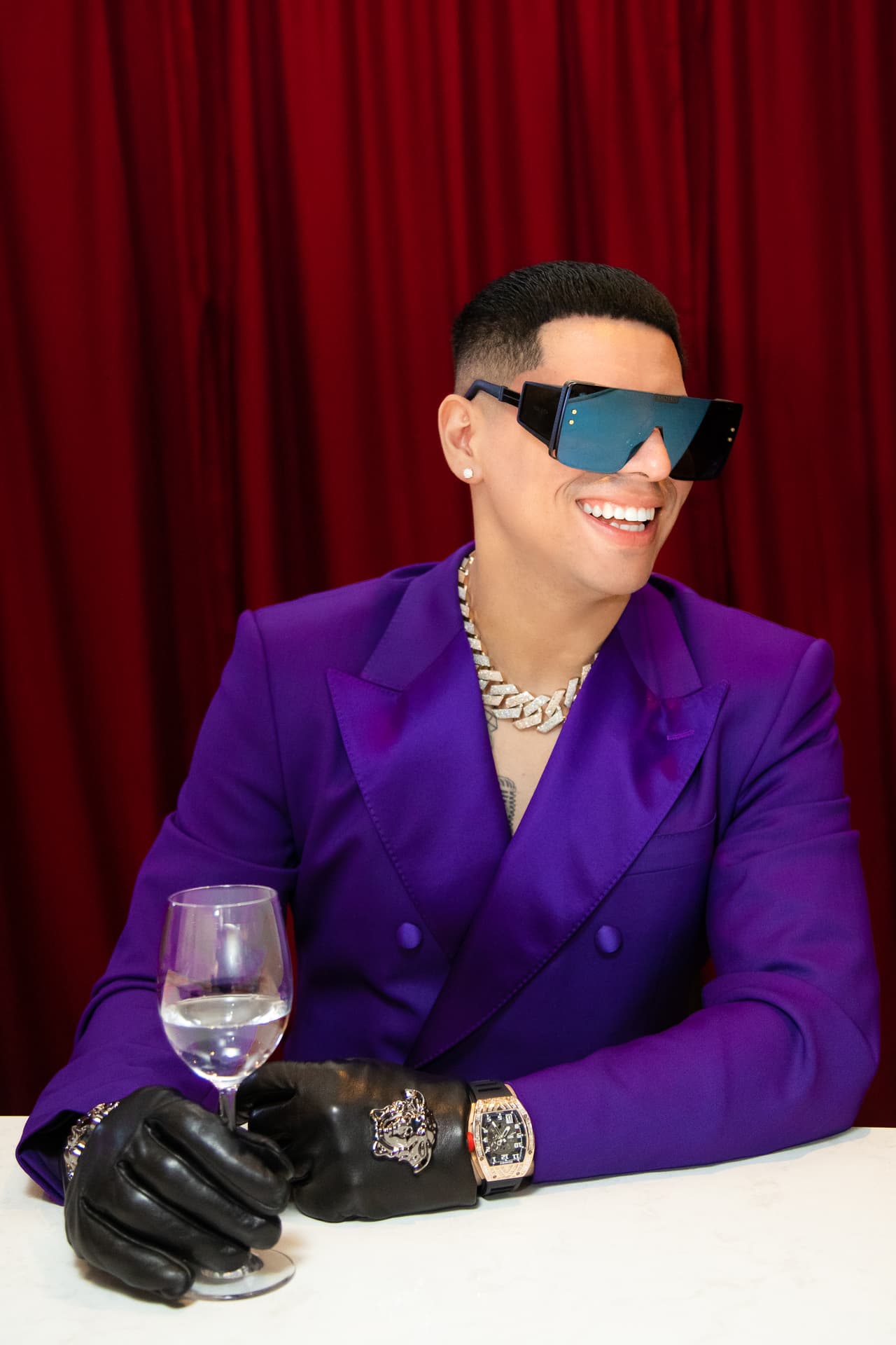 Junto al Grupo Firme se ha dedicado a construir una carrera que ha despegado de manera impresionante, a partir de su debut en el 2014.