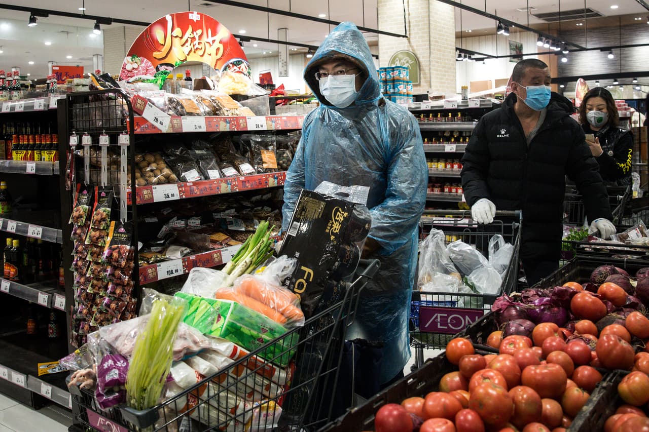 Los muertos por el coronavirus ya sobrepasan los 1,700 en China. Es obligatorio el uso de máscaras.