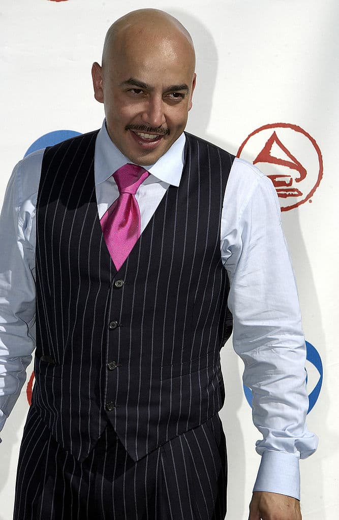 "Lupe, gracias a Dios, nunca ha vivido esa vida que yo he vivido: el consumo de drogas, la venta de drogas, y hay frases ahí (en la canción) que tal vez hasta el día de hoy mi carnal no entiende, frases clave que describen cierta droga o cierta sustancia que, si uno no conoce, se le hace difícil escribirla". 
<br>