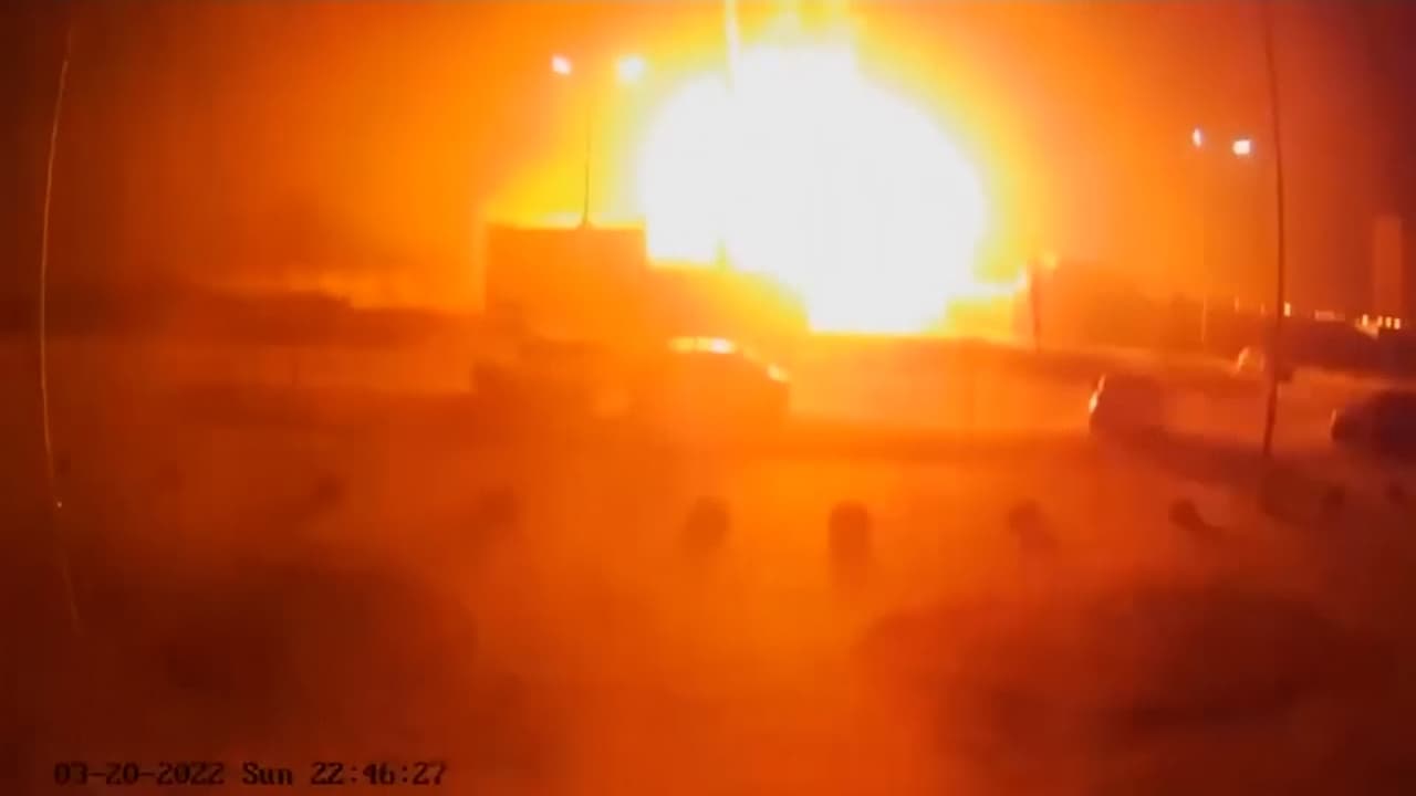 <b>En video: </b>Al menos ocho personas murieron en el bombardeo captado por las cámaras de seguridad a un centro comercial de la capital ucraniana este domingo, según informó el alcalde de Kiev, Vitali Klitschko.