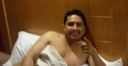 Y qué tal esta foto de Julión Álvarez en la cama, imagen que subió a sus redes sociales para decirle a sus seguidores que se encontraba bien de salud previo a un concierto que daría en Saltillo, Coahuila, hace un par de años.