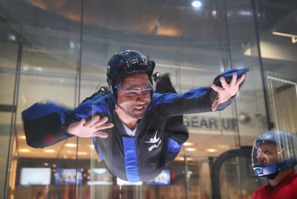 iFLY es un simulador de paracaidismo bajo techo. Donde realmente vuelas.