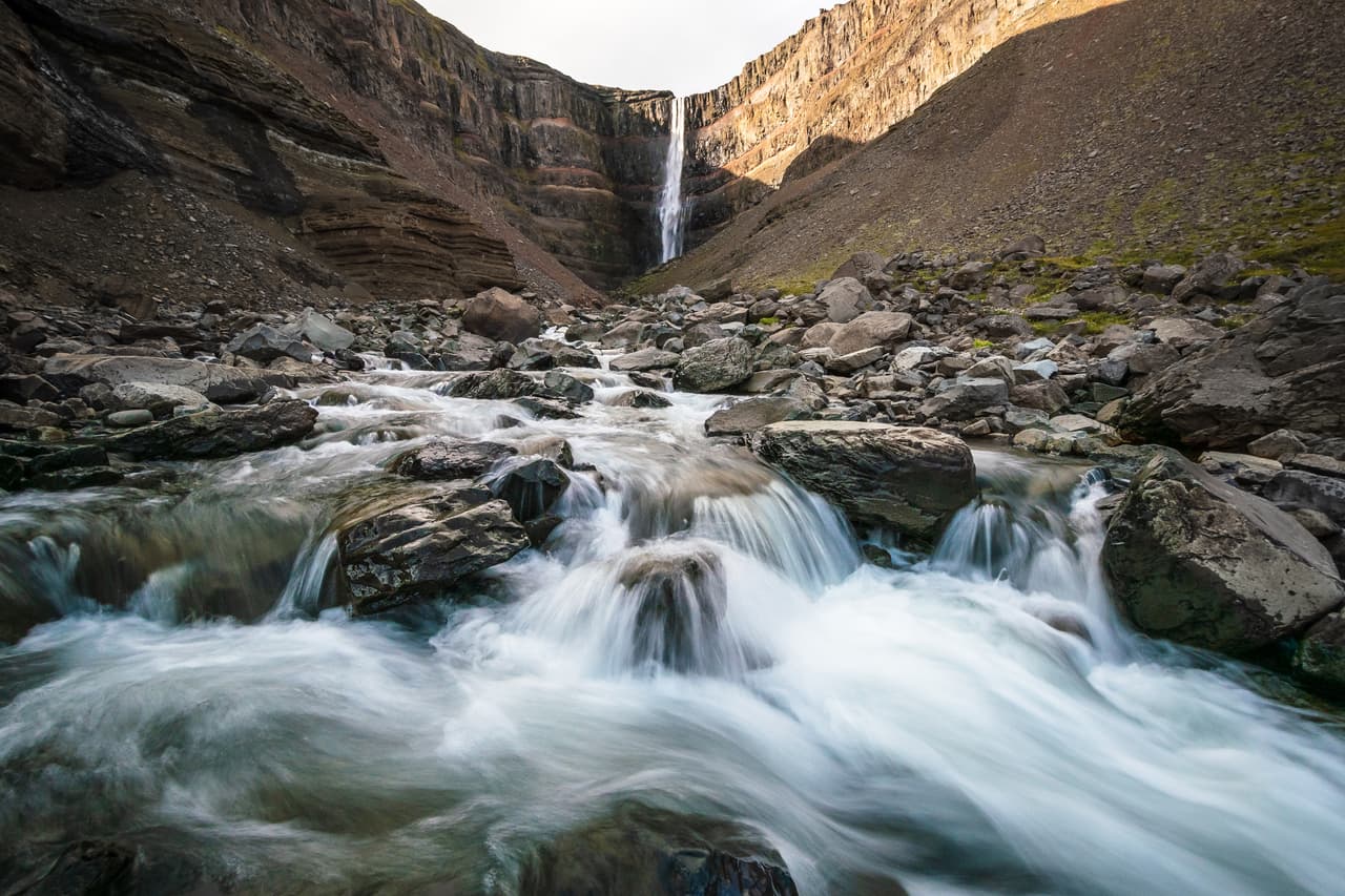 Descubren que la fuente de la cascada más alta y turística de China son realmente tuberías de agua