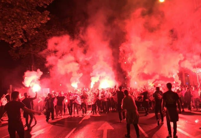 Bengalas, camisetas, bufandas y mucha alegría para la ida de los 8vos de final entre el Atleti y el Liverpool.
