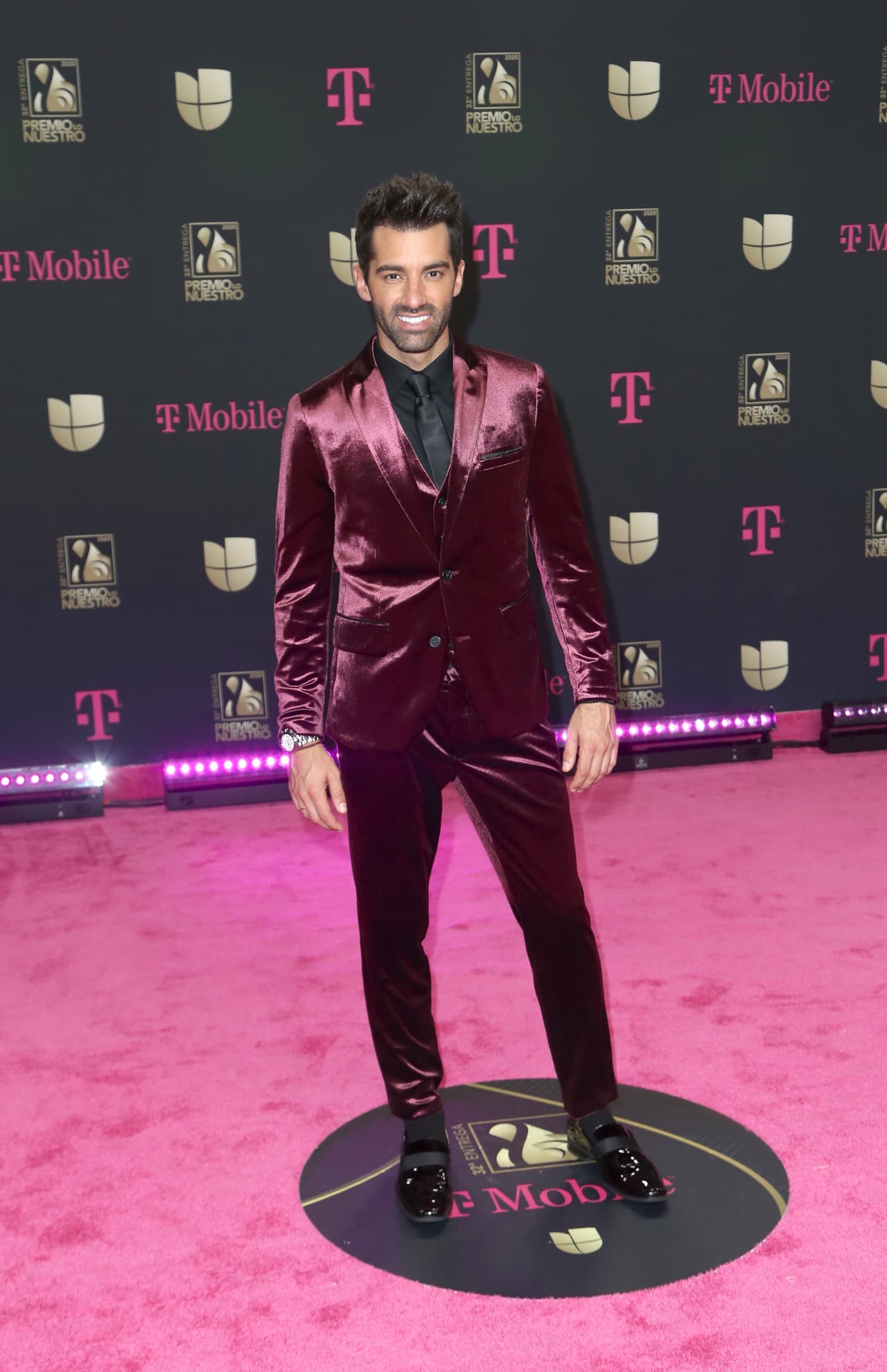 “Excelente bailarín”, “Muñeco”, “Muy guapo” y “Besos” fueron los halagos que llenaron la publicación del coreógrafo.