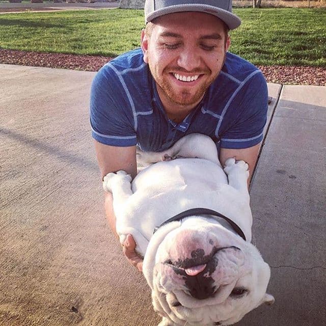 El cariño de El Dasa hacia "Benito" es tal, que este lindo can cuenta con su propia cuenta en Instagram.