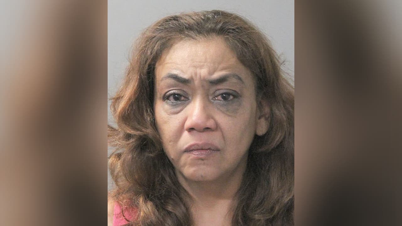 María Del Carmen Morones (Gonzalez), enfrenta cargos criminales por robo de entre $2,5000 y $30,000.