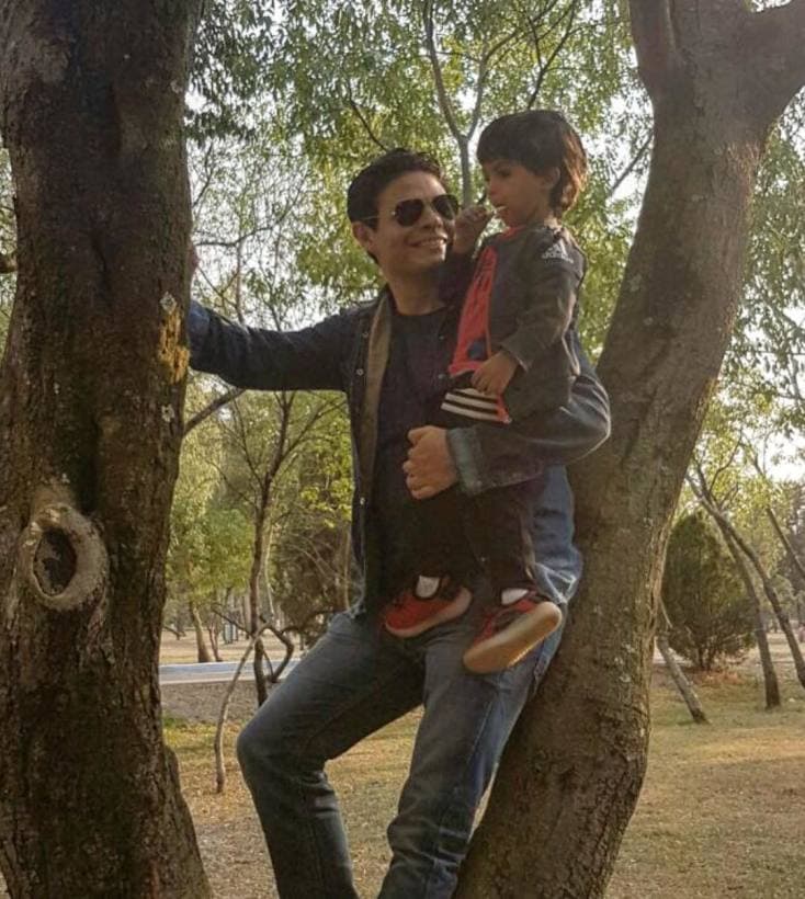 Dijo que no dudaba "ni tantito" que la cantante se fuera "de reventón con el niño enfermo",
<a href="https://www.univision.com/shows/el-gordo-y-la-flaca/giovanni-medina-opina-arresto-larry-ramos" target="_blank">como llegó a declarar Giovanni Medina</a>.